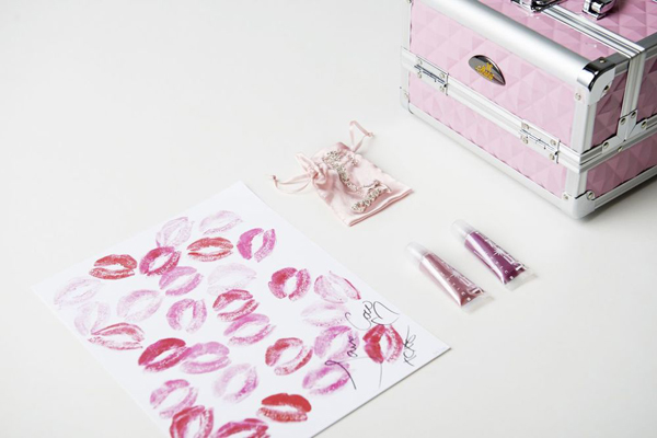 Quarterly Box_Kiss